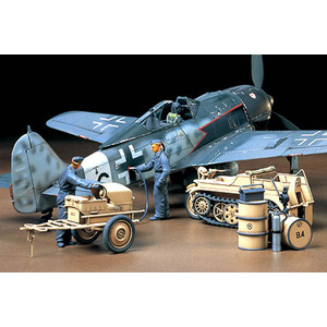 Tamiya 32533 German Aircraft Power Supply Unit & Kettenkraftrad 1/48 Scale Model