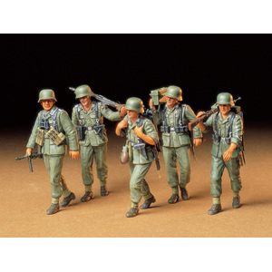 Tamiya 35184 German Machine Gun Crew On Maneuver 1/35 Scale Model Military Miniature Series no.184