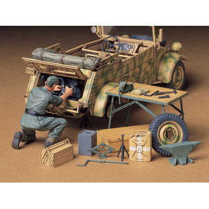 Tamiya 35220 German Kbelwagen Engine Maintenance Set 1/35 Scale Model Military Miniature Series no.220