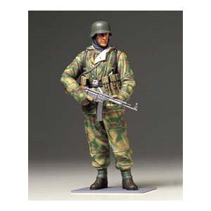 Tamiya 36304 WWII German Infantryman (Reversible Winter Uniform) 1/16 Scale Model World Figure Series no.4